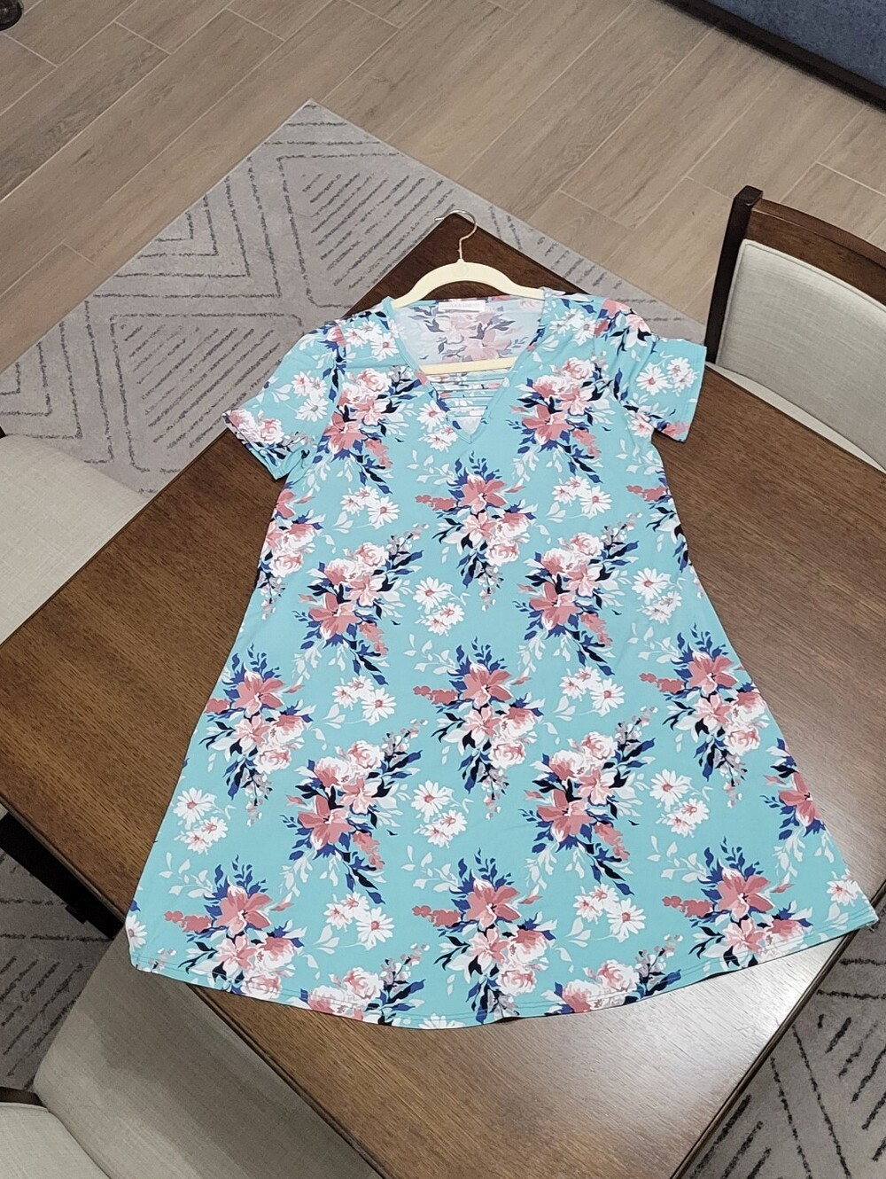 Womens' Floral V-Neck Dress - Small